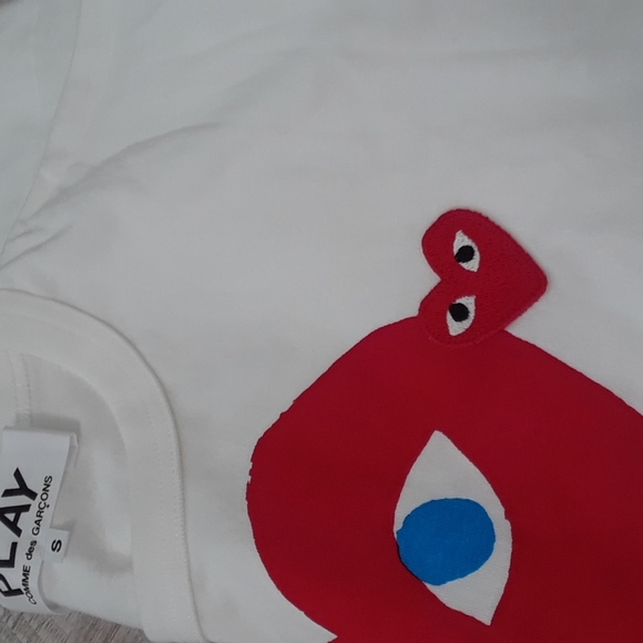 NEW!COMME DES GARCONS PLAY TEE..SMALL - Picture 5 of 5